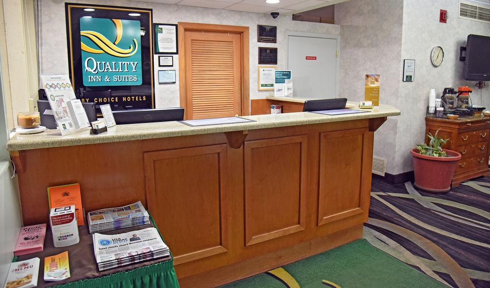 Quality Inn & Suites Near I-480 And I-29 Council Bluffs Exterior foto
