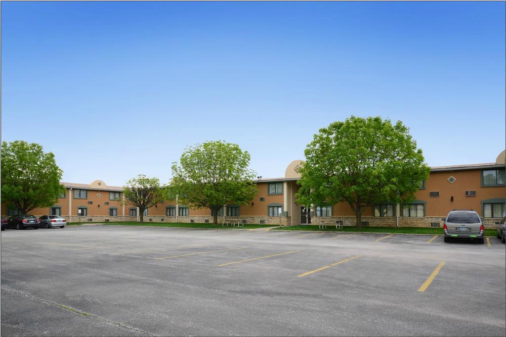 Quality Inn & Suites Near I-480 And I-29 Council Bluffs Exterior foto