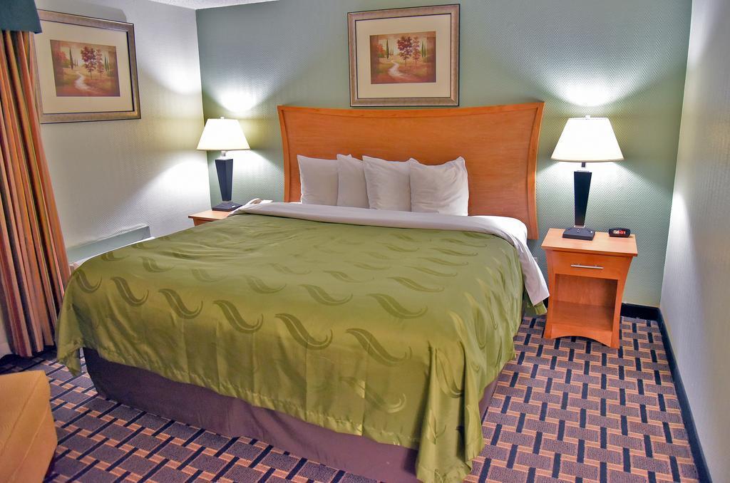 Quality Inn & Suites Near I-480 And I-29 Council Bluffs Exterior foto