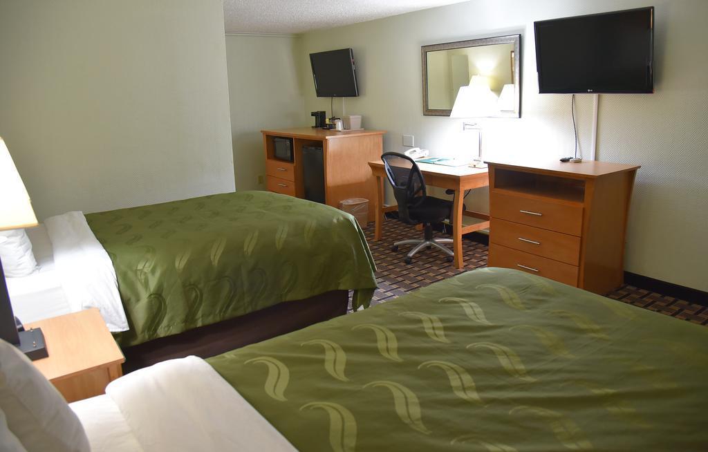 Quality Inn & Suites Near I-480 And I-29 Council Bluffs Exterior foto