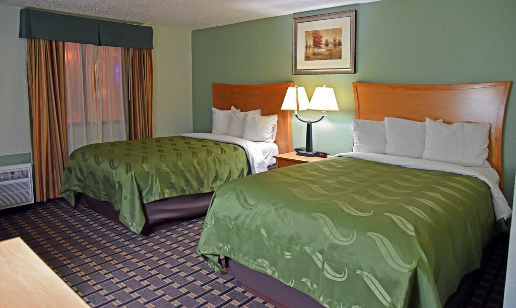 Quality Inn & Suites Near I-480 And I-29 Council Bluffs Exterior foto