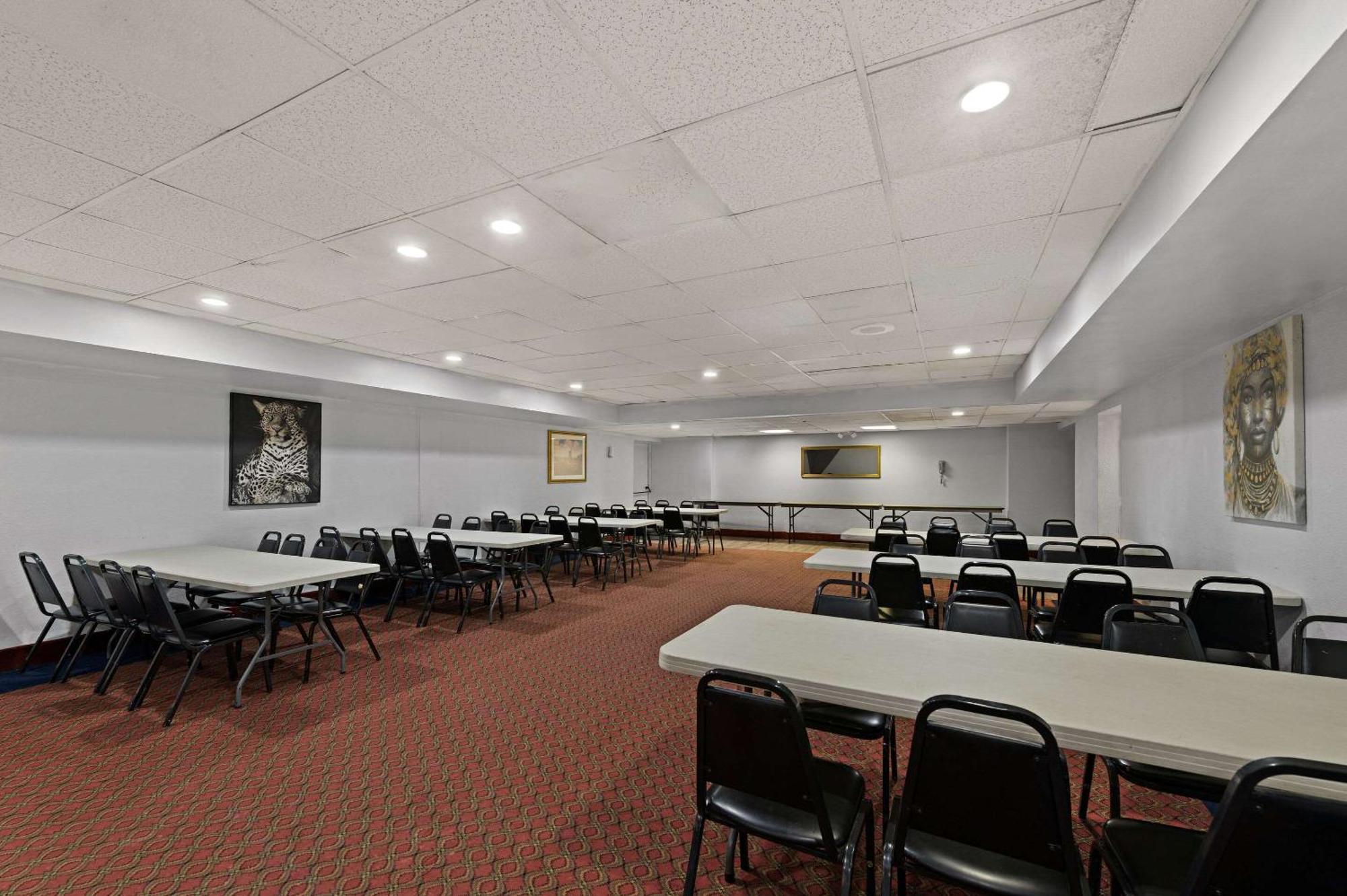 Quality Inn & Suites Near I-480 And I-29 Council Bluffs Exterior foto