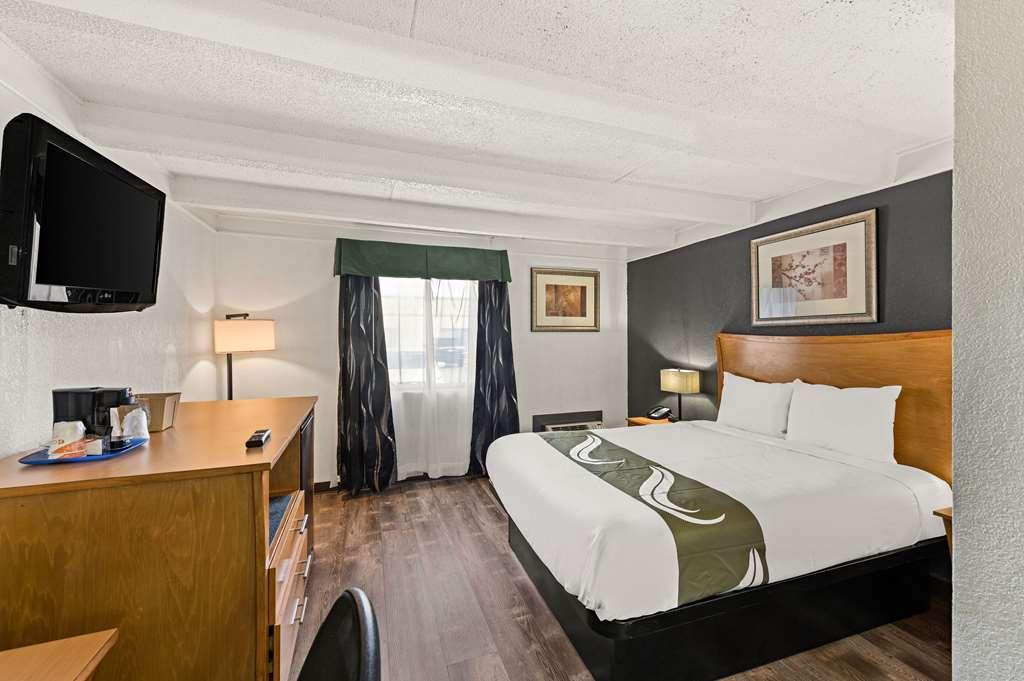 Quality Inn & Suites Near I-480 And I-29 Council Bluffs Zimmer foto