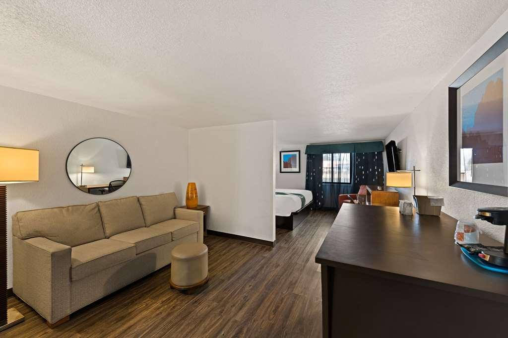 Quality Inn & Suites Near I-480 And I-29 Council Bluffs Zimmer foto