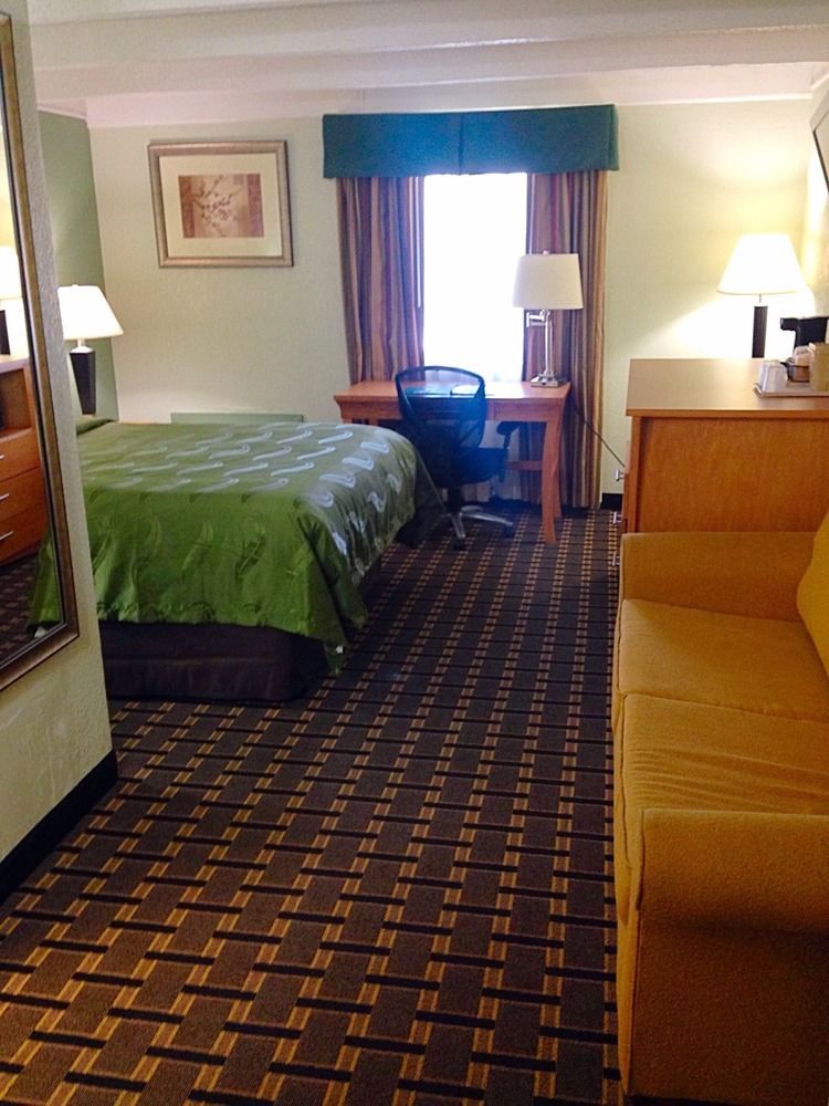Quality Inn & Suites Near I-480 And I-29 Council Bluffs Exterior foto
