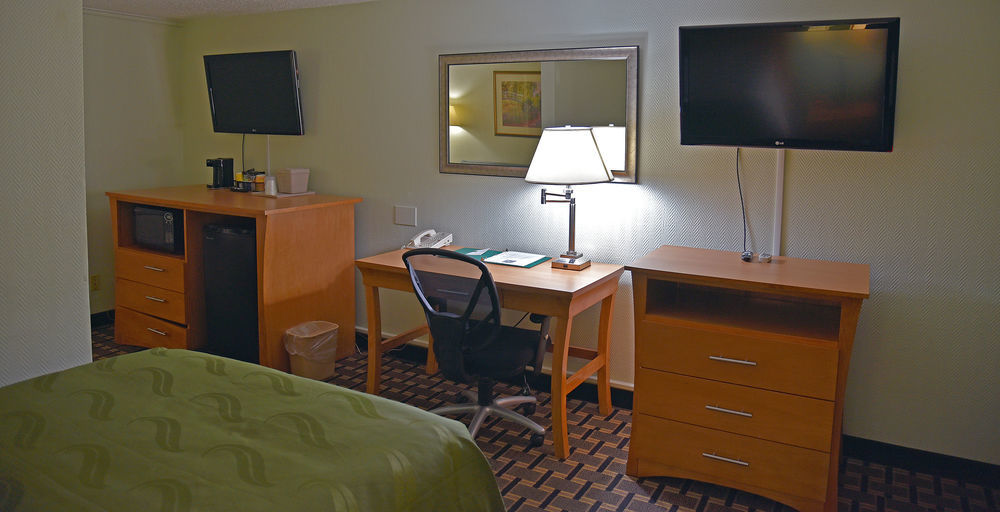 Quality Inn & Suites Near I-480 And I-29 Council Bluffs Exterior foto