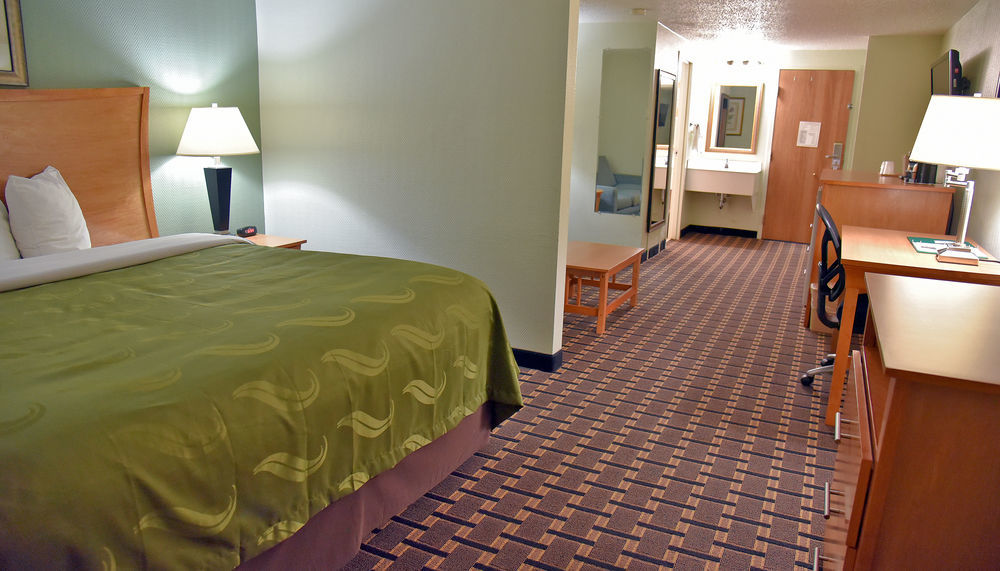 Quality Inn & Suites Near I-480 And I-29 Council Bluffs Exterior foto