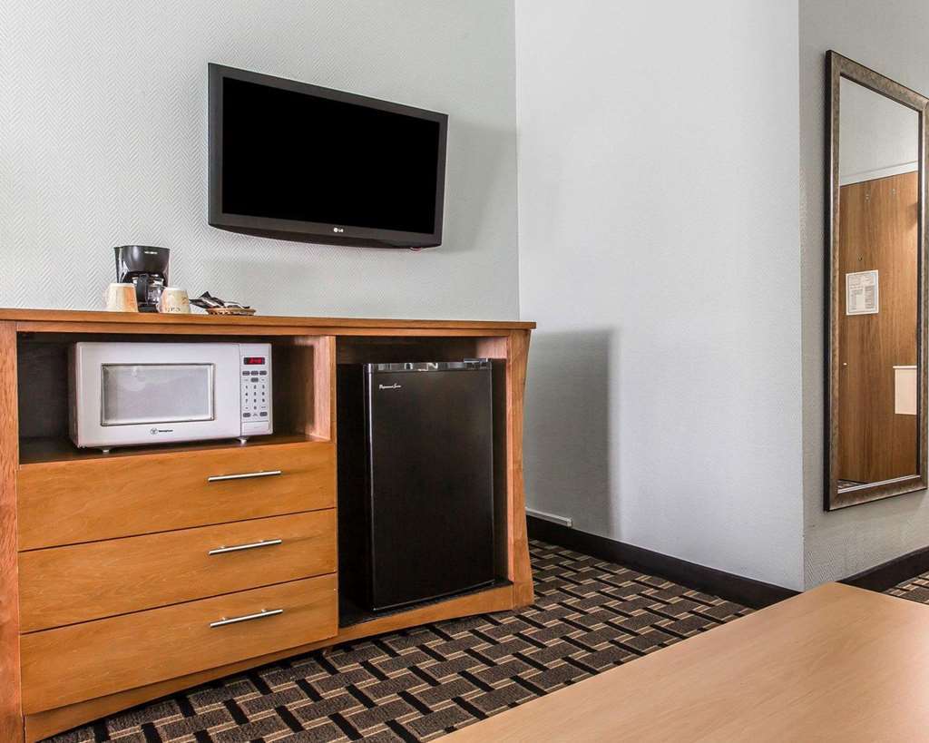 Quality Inn & Suites Near I-480 And I-29 Council Bluffs Zimmer foto